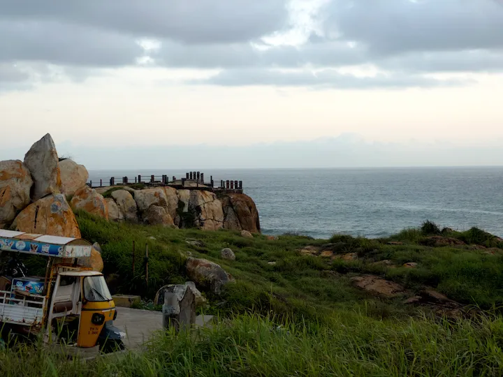 Overlooking the Indian ocean with an autorickshaw towards the left.